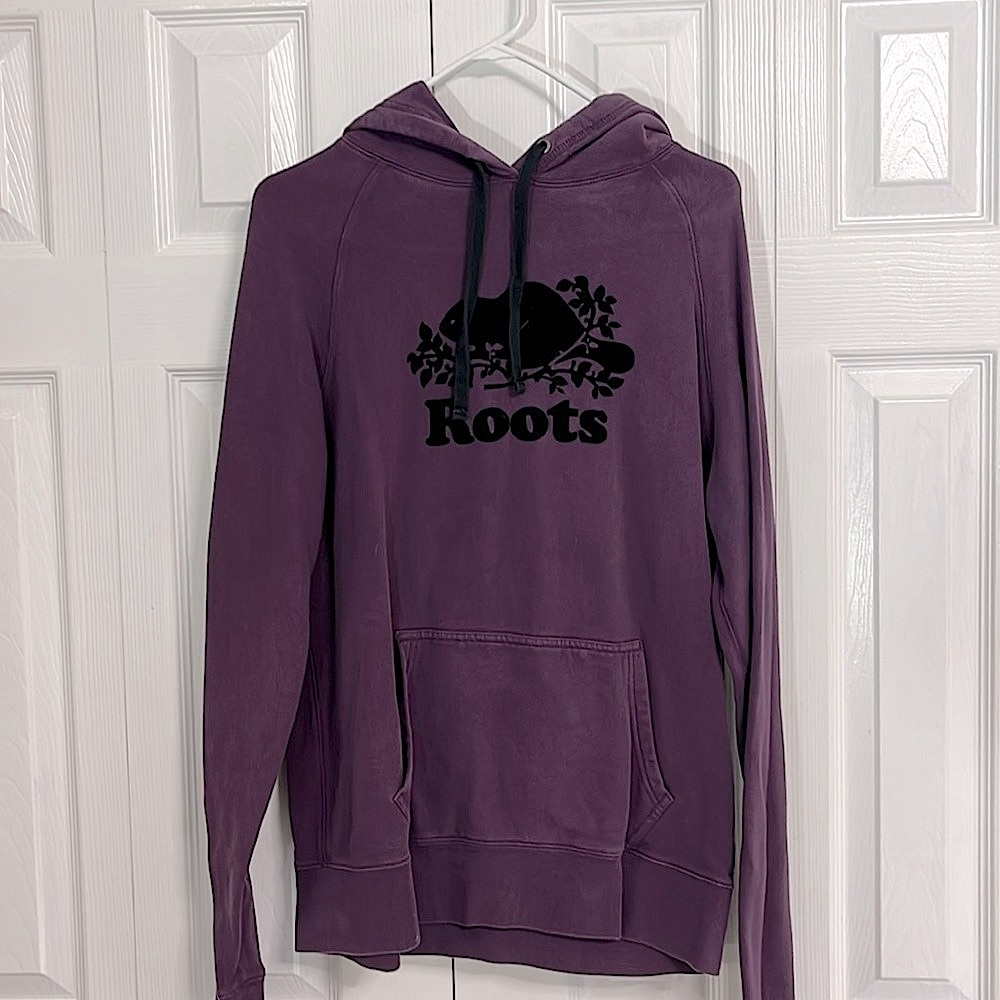 Roots pullover sweatshirt, size L, beautiful purple color. VGUC